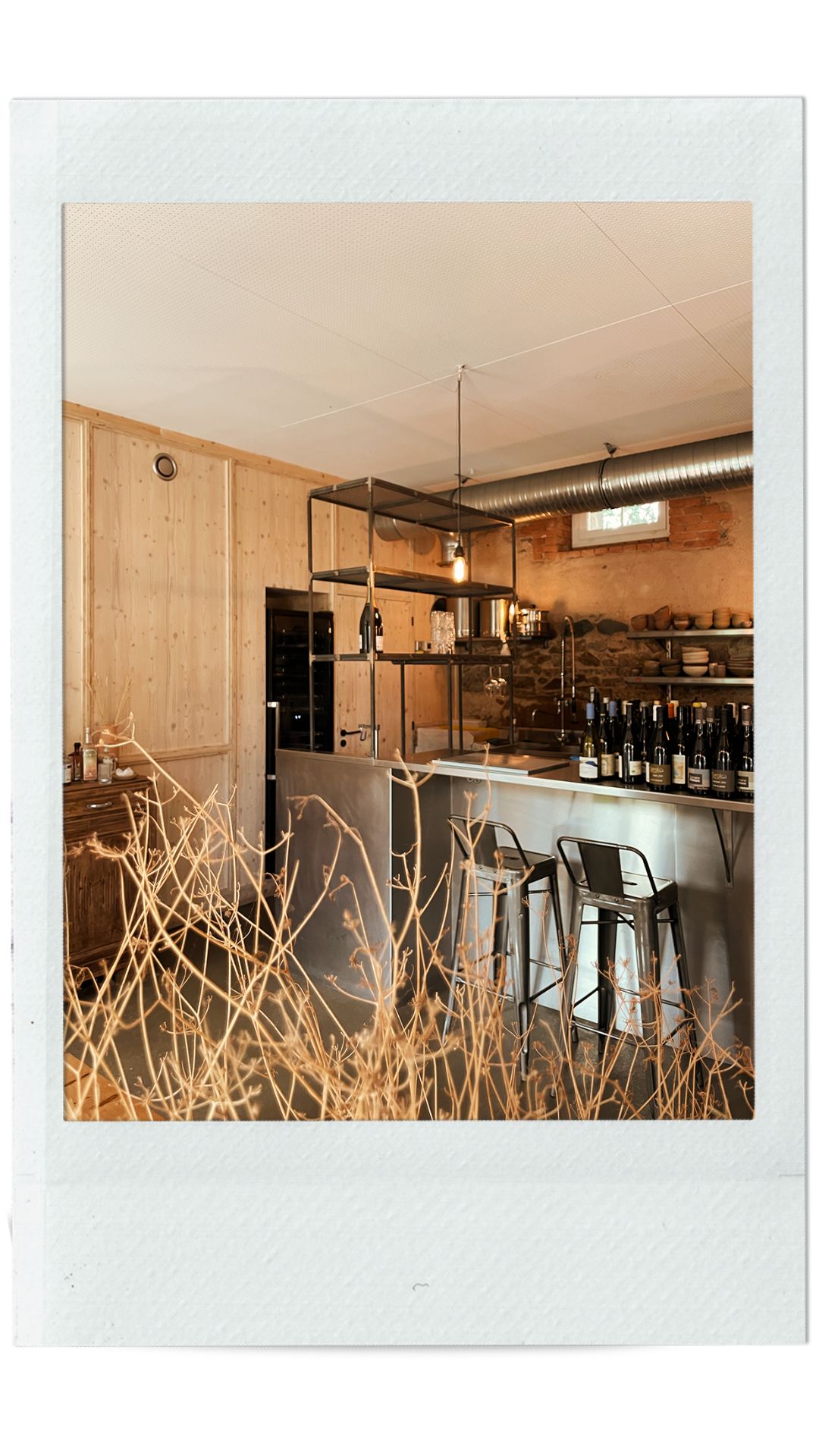 Étagère sur mesure de cuisine de restaurant vue dans son ensemble