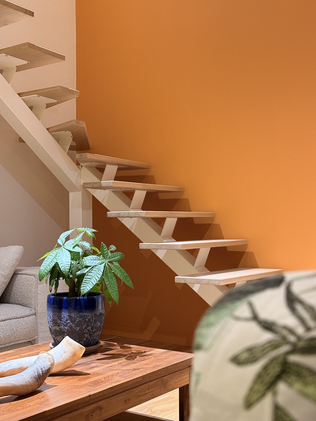 Vue partie basse et début du quart tournant d'un escalier métal