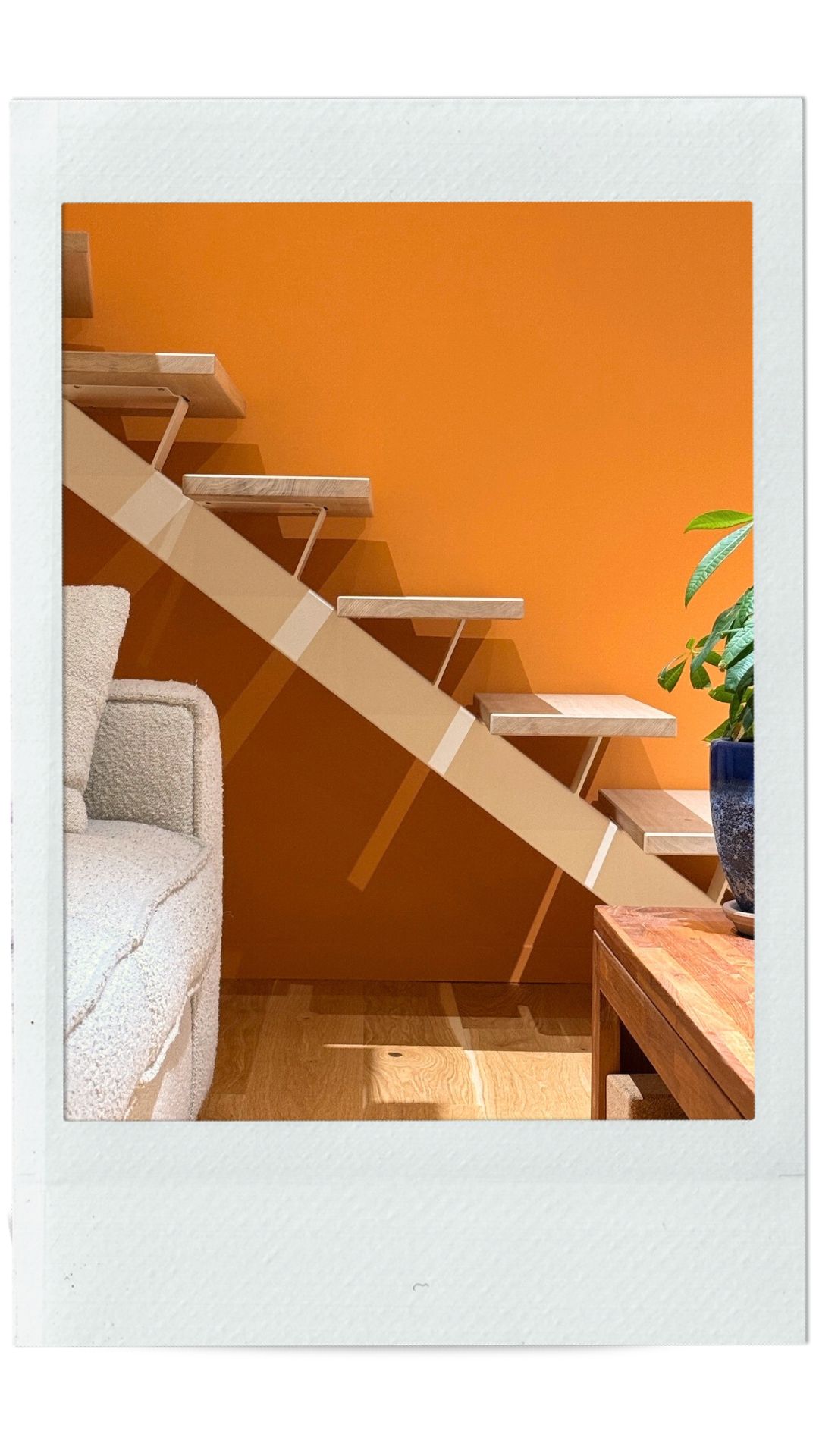 Détail d'un limon bas d'un escalier métal