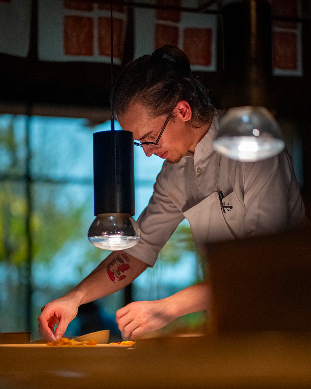 Lampes chauffantes sur mesure dans la cuisine de La Colline du Colombier