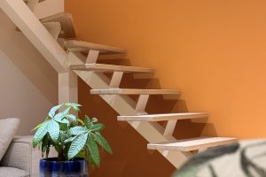 Vue partie basse et début du quart tournant d'un escalier métal